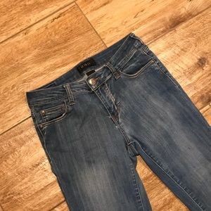 Women's skinny ankle jeans